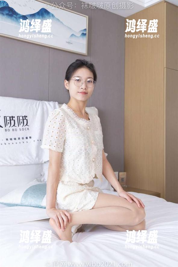 BoBoSocks袜啵啵 - 快来围观糯米的白丝写真集！脚尖加固款下载攻略，教你如何优雅走路！