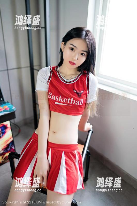 Feilin嗲囡囡 - 更新！solo尹菲的泳池写真，水波荡漾有点色！