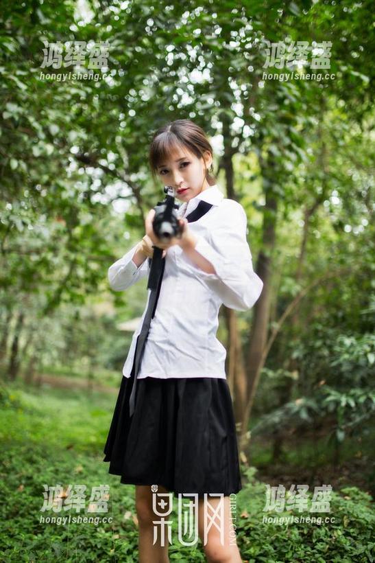 GIRLT果团网 - 原图福利直击心灵，Miss琪的小蛮腰护士服简直让人心动