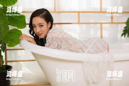 GIRLT果团网 - 自拍也能当写真？何梦兮Stacy你可真敢想！