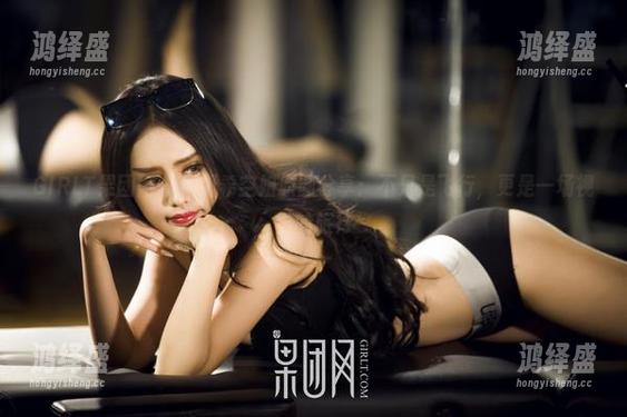 GIRLT果团网 - 周妍希空姐原图分享：不只是飞行，更是一场视觉的旅行
