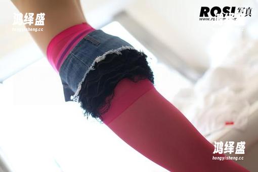 ROSI翘臀合集：让微风轻拂，体会自由的境界，哦，翘得真好！