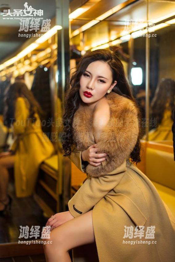 TouTiao头条女神 - 梁芮溪的学妹在线，别眨眼！美图神奇出现。
