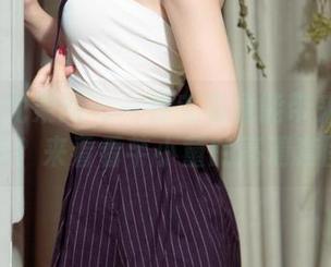 UGirls尤果网 – 一件毛衣竟能带来这么多欢乐？来看看芊小童的高清套图！
