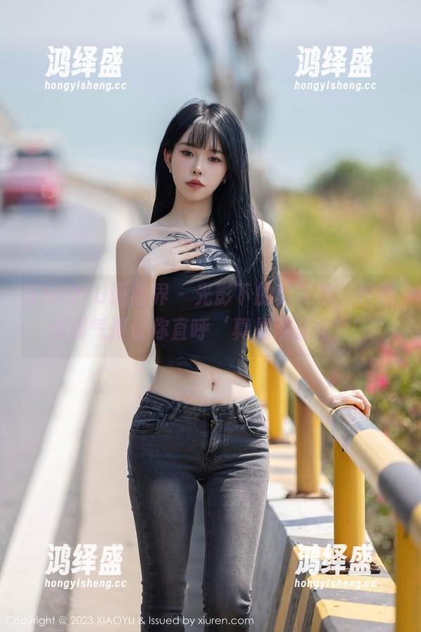XIAOYU语画界 - 光影下的黄乐然，性感车模气质让你直呼‘真是没圣光！’