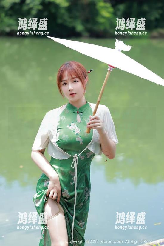 Xiuren秀人网 - 跟着南初妹妹的圣诞图包，分享一下你的‘耶诞’幻想！