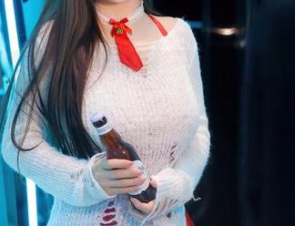Xiuren秀人网 – 妙可可Cheese的职业装图包精选，让你成为办公室的流行风向标！