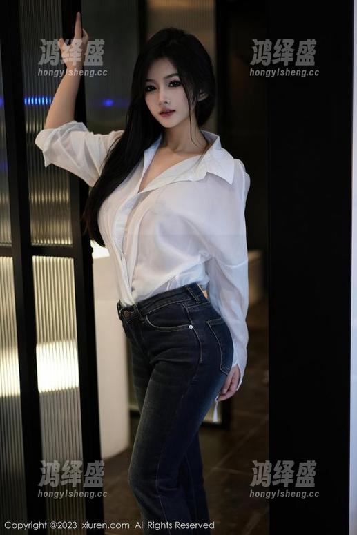 Xiuren秀人网 - 制服搭配小茶茶tea：来看看原图和图包的绝美组合！