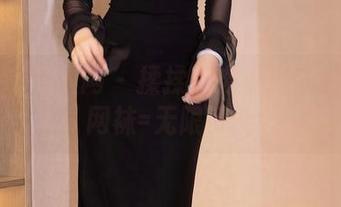 Xiuren秀人网 – 揉揉肉肉说：我的私拍+网袜=无限可能
