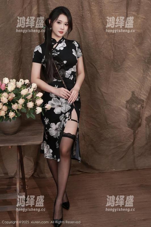 Xiuren秀人网 - 跟随谢小蒽的校服写真，重温那些年的青涩梦！