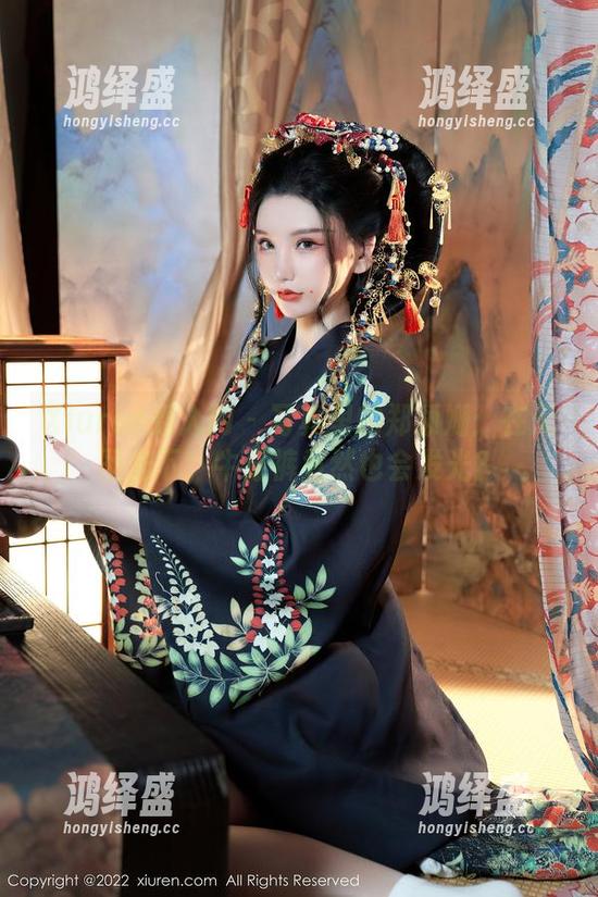 Xiuren秀人网 - 写真里的郑颖姗：在无圣光下，牛仔裤竟然也会发光？
