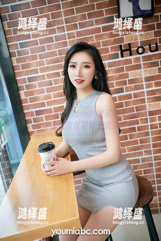 YouMi尤蜜荟 - Domen瑶瑶的天台梦境：高清写真捕捉那些无意的妩媚