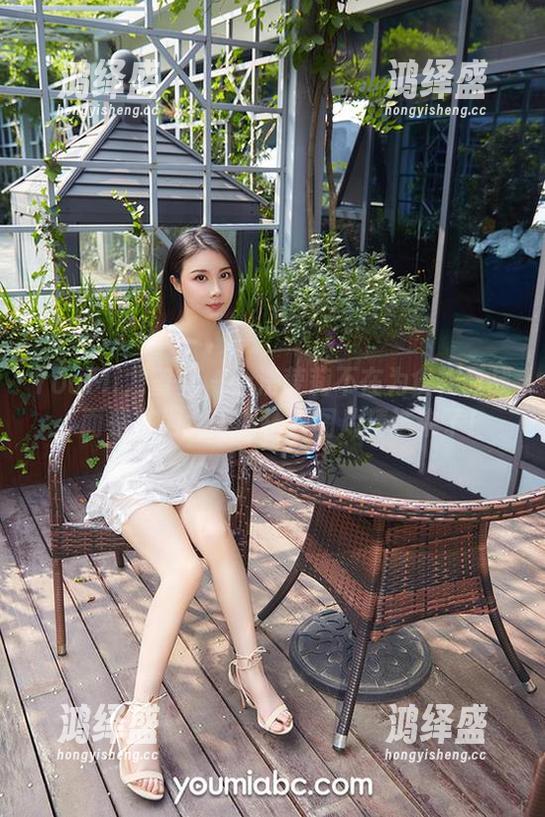 YouMi尤蜜荟 - 合法萝莉不在为食物而战，而是在为女王而拍：图片精选来了！