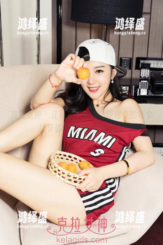 克拉女神 - 江琴的连衣裙，原图中的每个细节都让人想多看几遍！