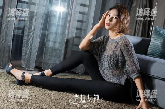 克拉女神 - 想要红裙子的魔力吗？菲菲的免费套图奉上！