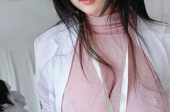 女主K的裸足传说：原图袒露脚下风情，更新中你会发现更多可能！