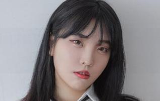 高清照片里的宋哈娜(송하나)：宅在家也要破洞牛仔裤，谁说随意不该有范儿？