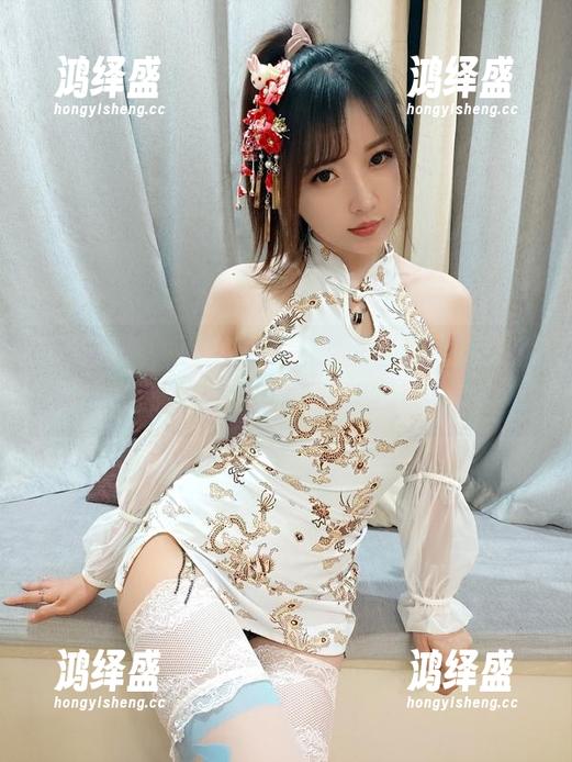 免费图集，小女巫露娜用黑丝自摄诠释了什么叫“腿是我的神秘武器”！