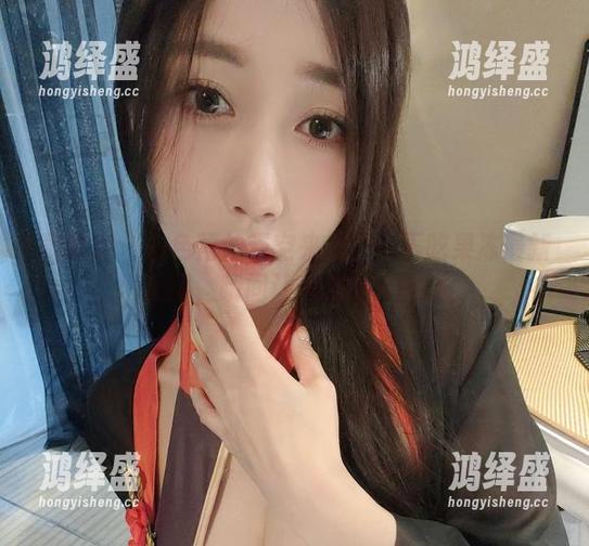 微密圈 - 白色蕾丝镂空来袭！小玉吃果冻最新美图，瞬间让人沉醉其中。