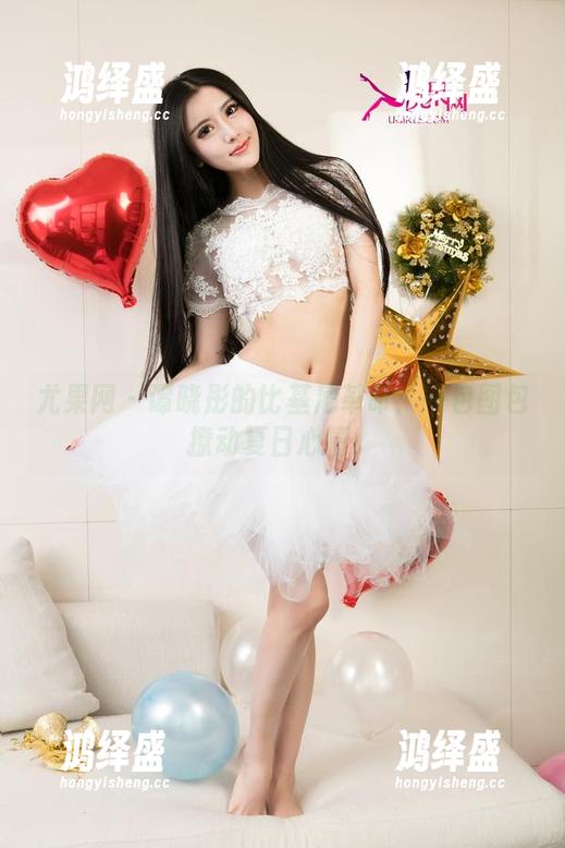 尤果网 - 谭晓彤的比基尼革命：一包图包撩动夏日心情！