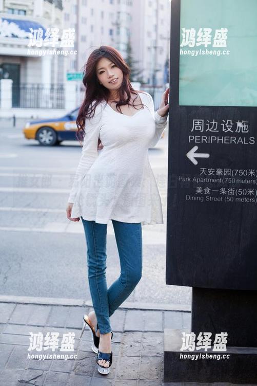 推女郎 - 易阳出游图集：连白裙都想跟我抢镜头，原图来了！