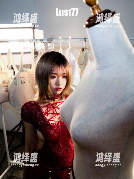 黑色诱惑：柒柒不可爱的写真艺术，壁纸惊喜等你发现