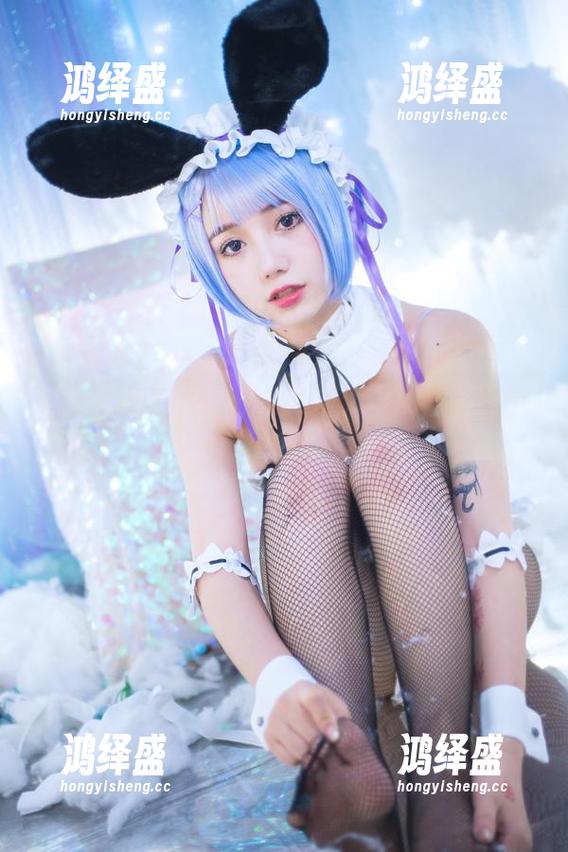 眼镜背后的故事：洛丽塔大哥的写真图集，慢慢品味