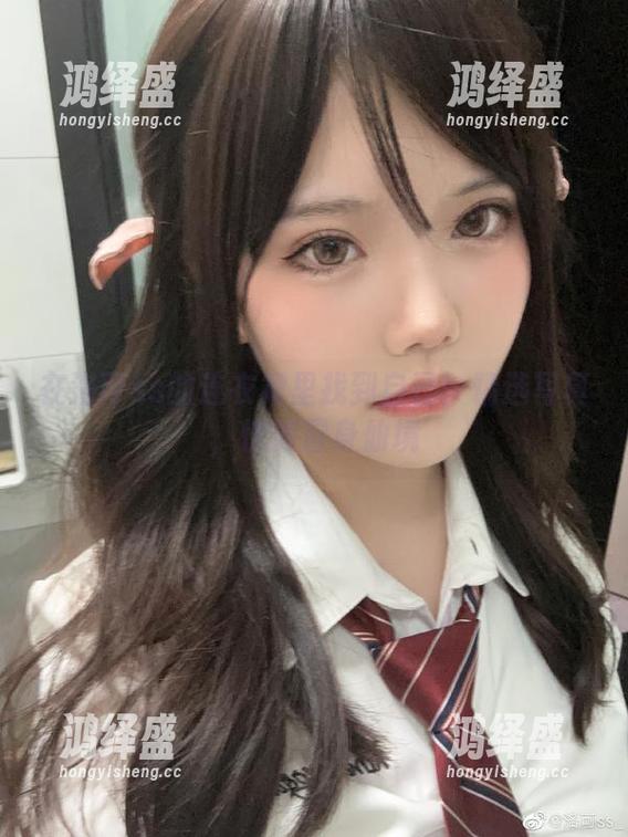 在洛可ss的连衣裙里找到自己：精选写真，恍如置身仙境