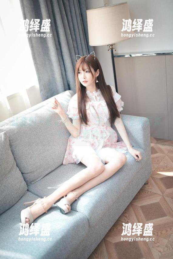 让我们一起走进黑色：王羽杉无圣光写真，打破光明的束缚！