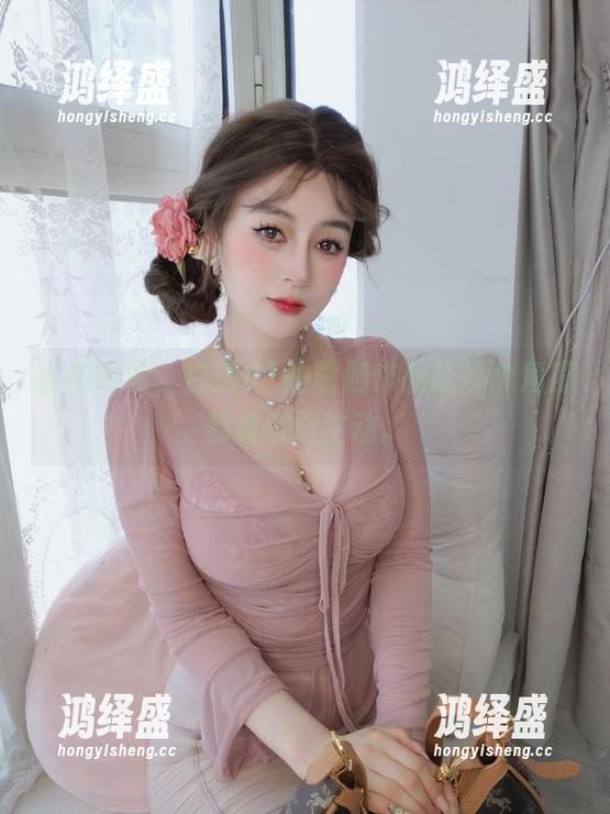 私拍时间，白银81的瑜伽作品让每个角度都柔软而生动。