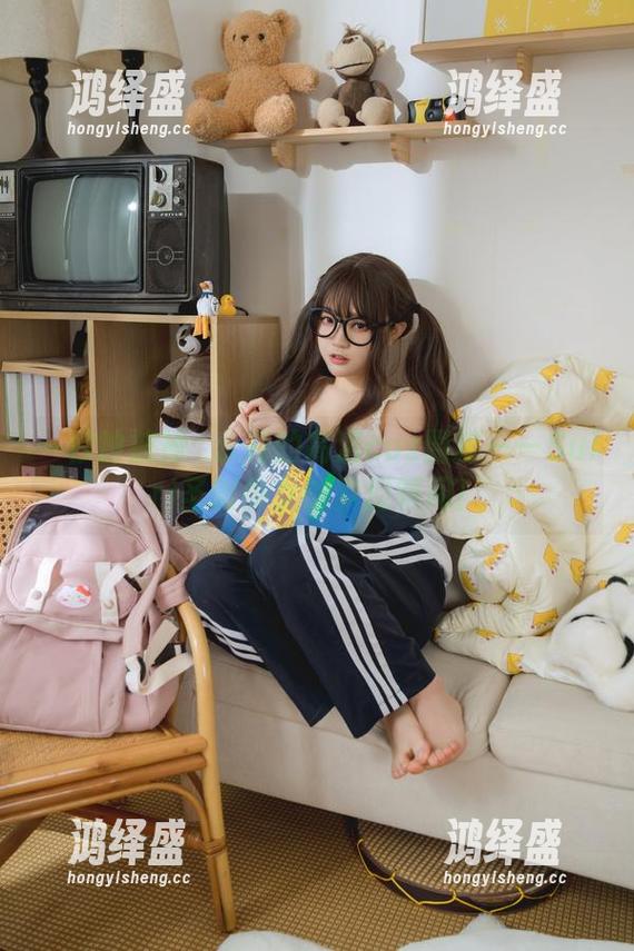 一秒钟被神沢永莉的高清cos圈粉——Suiri圣诞少女的梦幻瞬间！