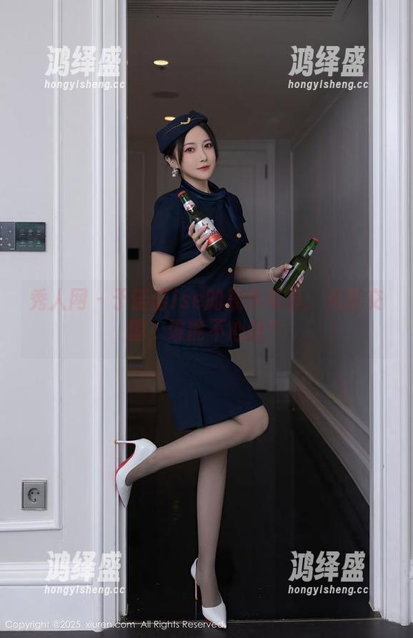 秀人网 - 于诺诺ise的黑色写真：光影交错，谁能不心动？