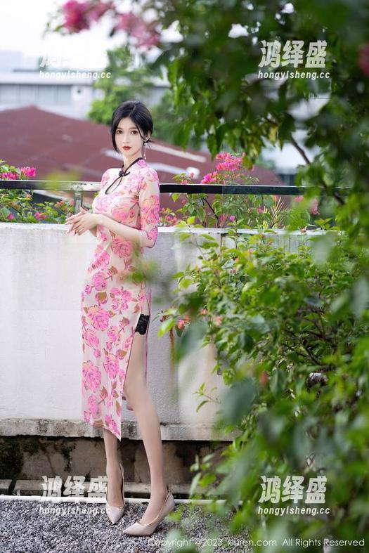 秀人网 - 原图的奇妙旅行：千夜未来与她的连衣裙写真