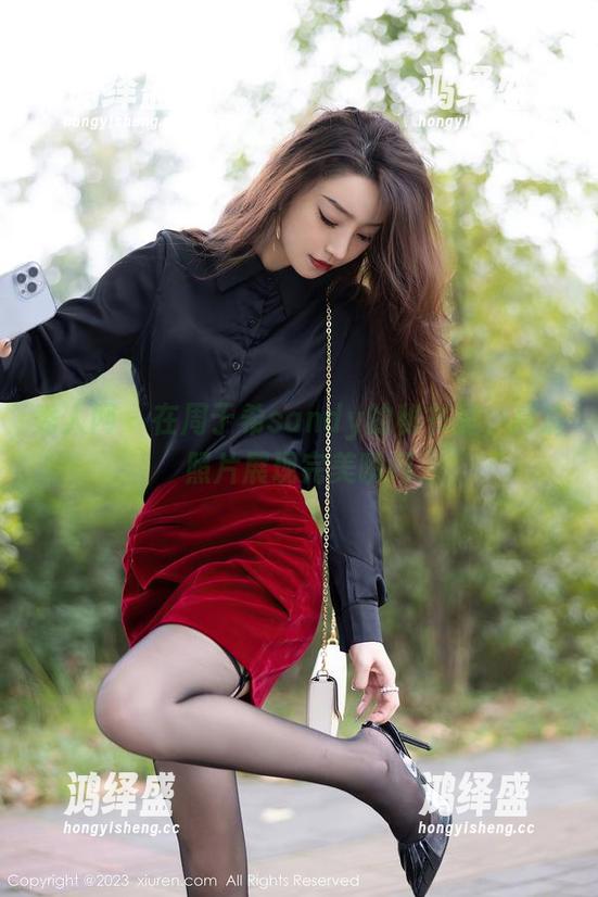 秀人网 - 在周于希sandy的秘书里，高清照片展现完美瞬间