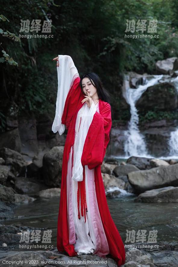 秀人网 - 爱酱里的少女，写真集里的秘密花园，分享梦幻与现实的交织！