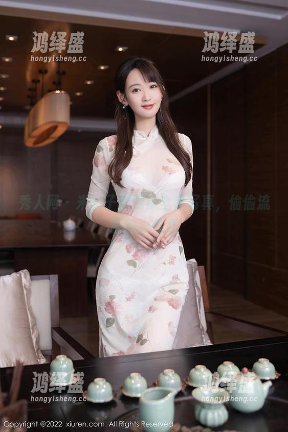 秀人网 - 米粒子的网袜全套写真，偷偷流露的小性感
