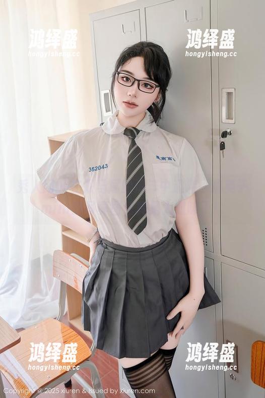 秀人网 - 在双马尾的海洋中遨游，糯美子mini的写真图包真是太对味了！