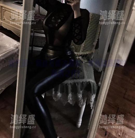 微密圈 - 黑丝写真大揭秘：紫色哒豚豚的精选之作！