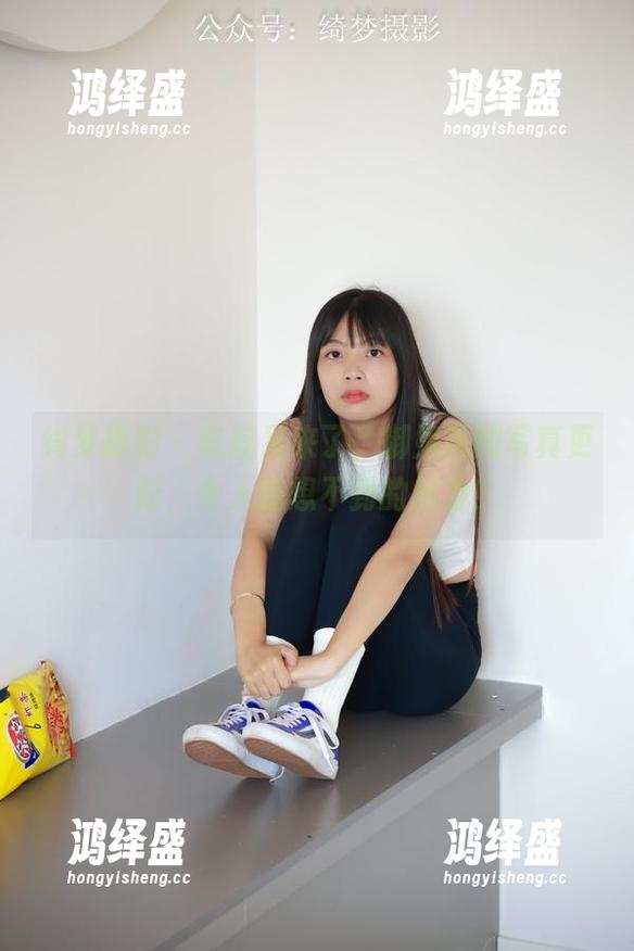 绮梦摄影 - 蕊蕊又来了，御姐风的写真更新，令人意想不到的魅力！