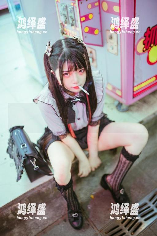 下载一口气，尽享落落Raku的CITYGIRL写真作品！