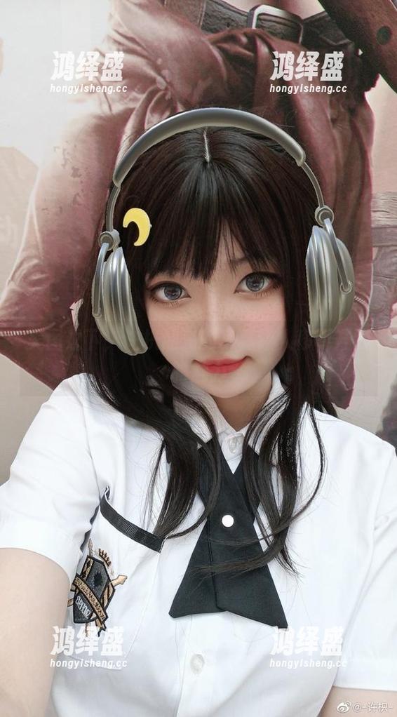 美图之下，许枳油亮的写真让人移不开眼的魅力