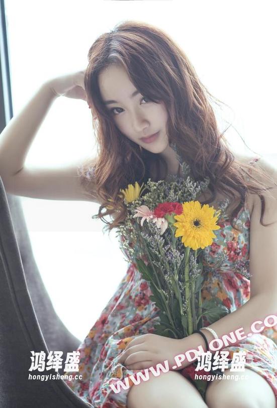 轰趴猫 - 在杨晨晨sugar私拍妹妹的世界里，光线也会害羞