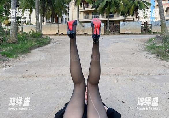 微密圈 - 图库更新！迷人的五姨太的最新美脚挑战你的视线