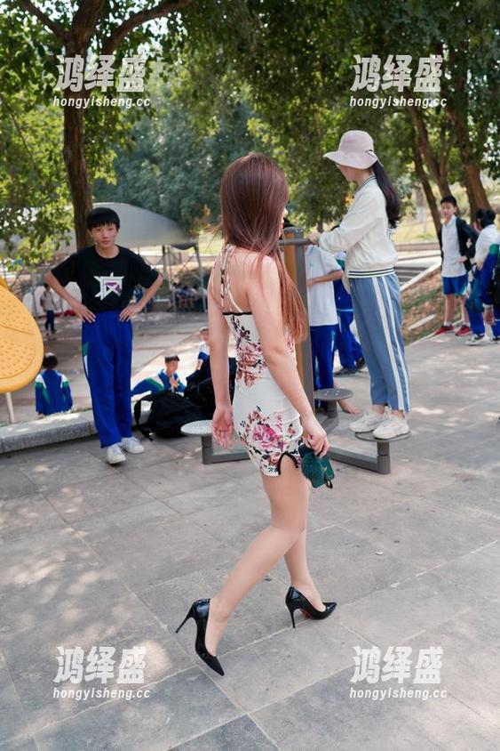 魔镜街拍 - 新鲜出炉！婷婷OL黑丝美女工作日常图库，让我想请假！