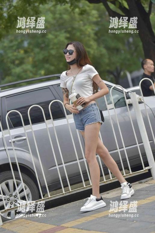魔镜街拍 - 曼曼短裙套图，更新！别说我没提醒你，夏天就该这样美丽！