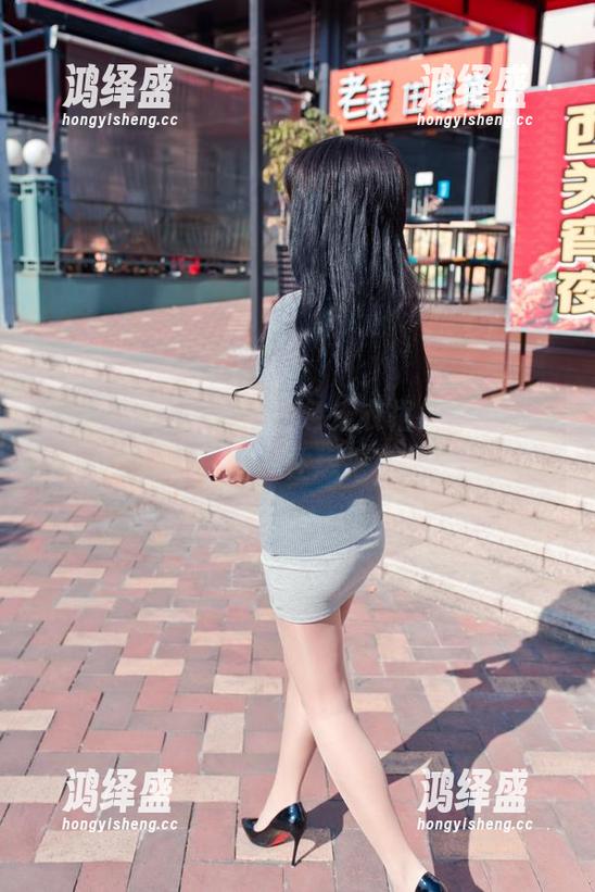 魔镜街拍 - 楼楼的白色连衣裙，真是美图中的小清新，忍不住想把它贴在墙上！