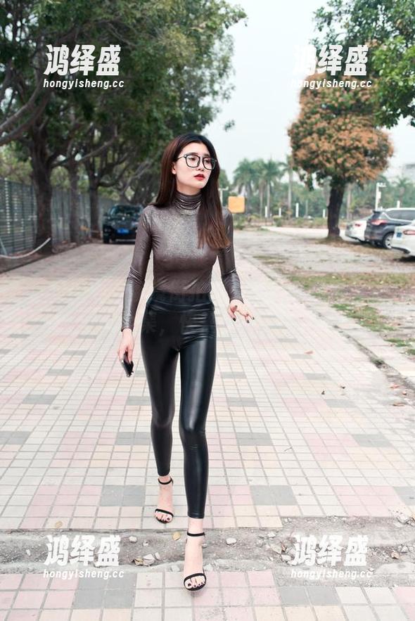 一见倾心：魔镜街拍超性感白色包臀裙美女壁纸合集，快来拿走你的心动！