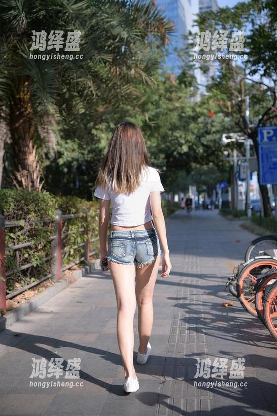 魔镜街拍：肉丝黑丝天台取景，原图合集里，一步一惊艳！
